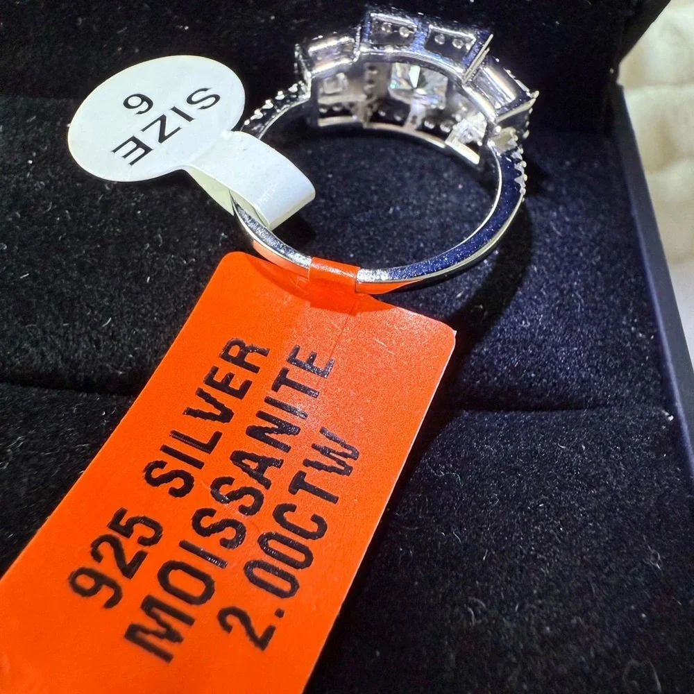 Elegant Moissanite Statement Ring – Size 6